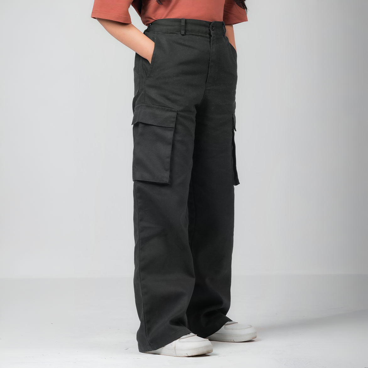 Wide Legged Cargo Pant | Black