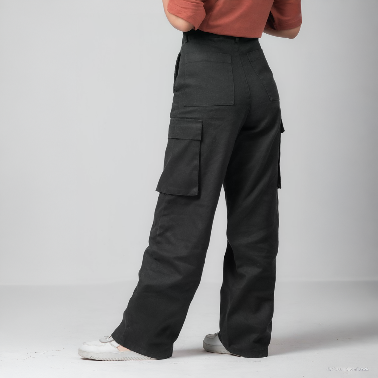 Wide Legged Cargo Pant | Black