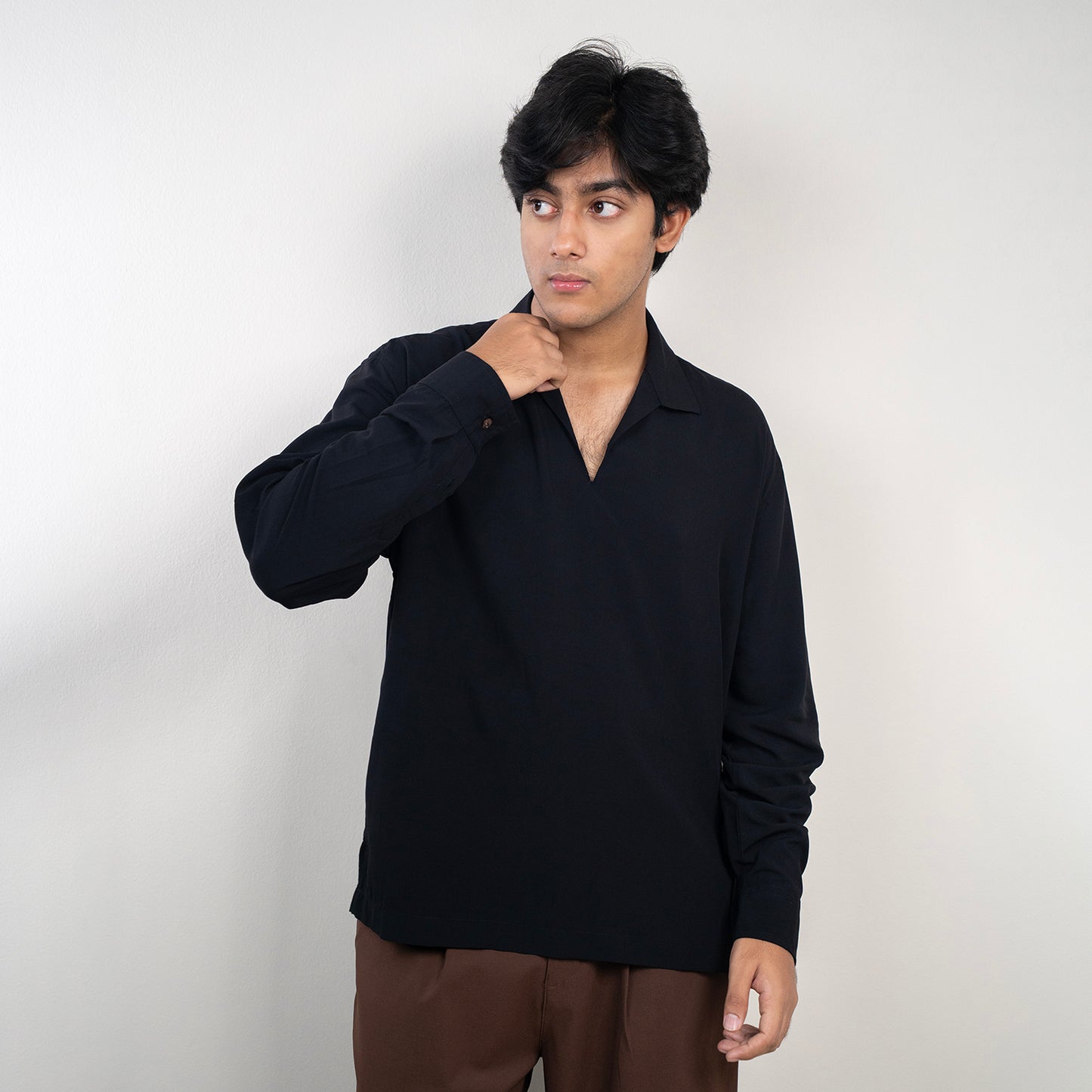 V-Neck Katua | Black